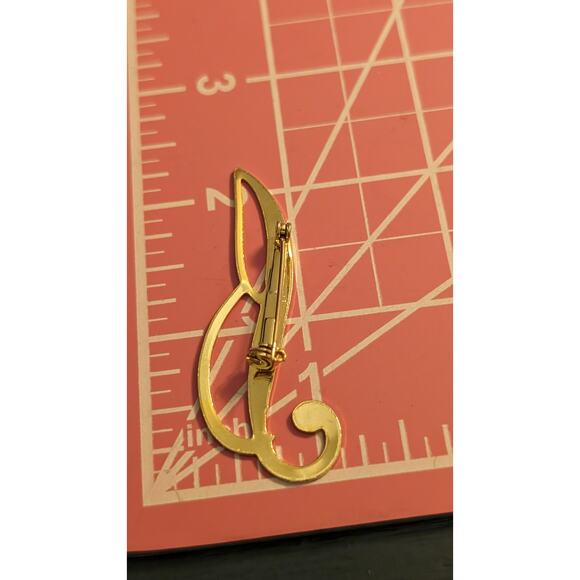 Script 'B' Gold Tone Pin - Picture 3 of 4
